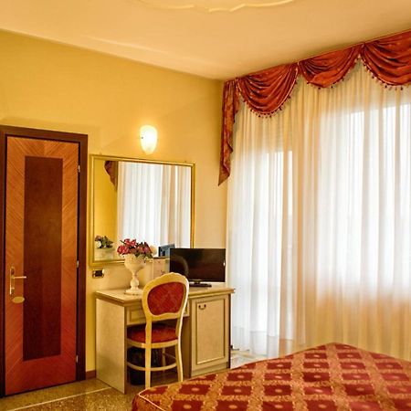 Hotel Internazionale Terme Абано Терме Екстериор снимка