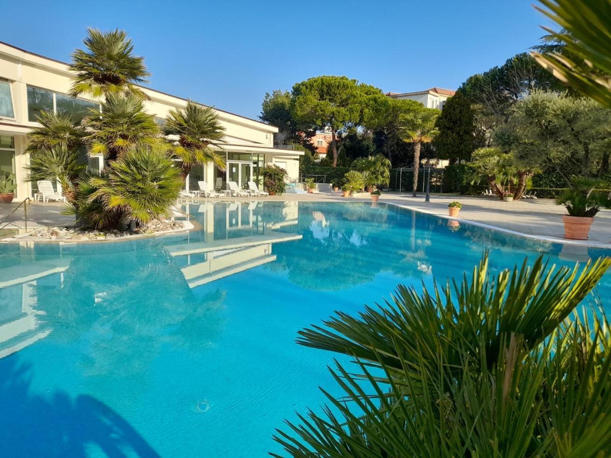 Hotel Internazionale Terme Абано Терме Екстериор снимка
