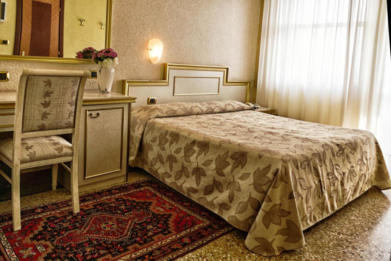 Hotel Internazionale Terme Абано Терме Екстериор снимка
