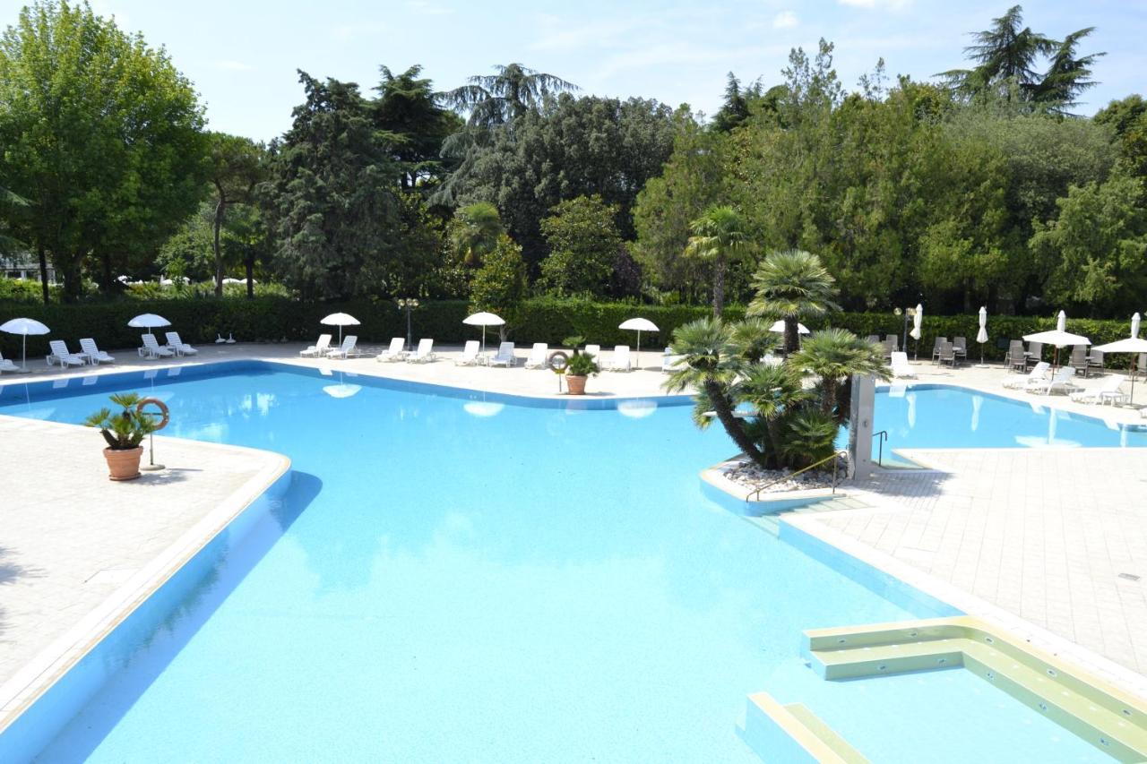 Hotel Internazionale Terme Абано Терме Екстериор снимка