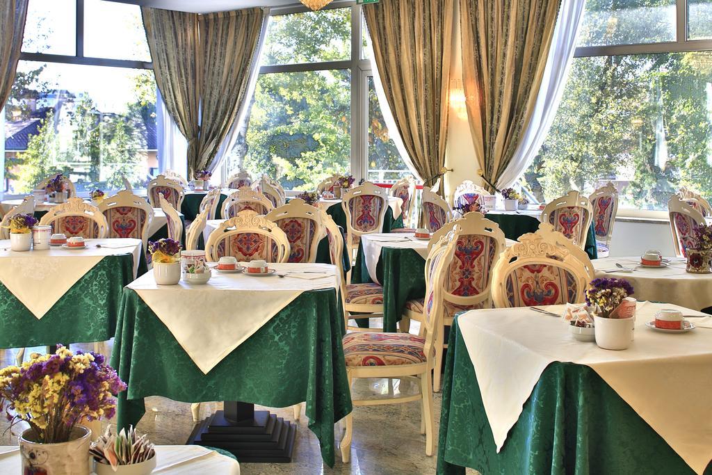 Hotel Internazionale Terme Абано Терме Екстериор снимка