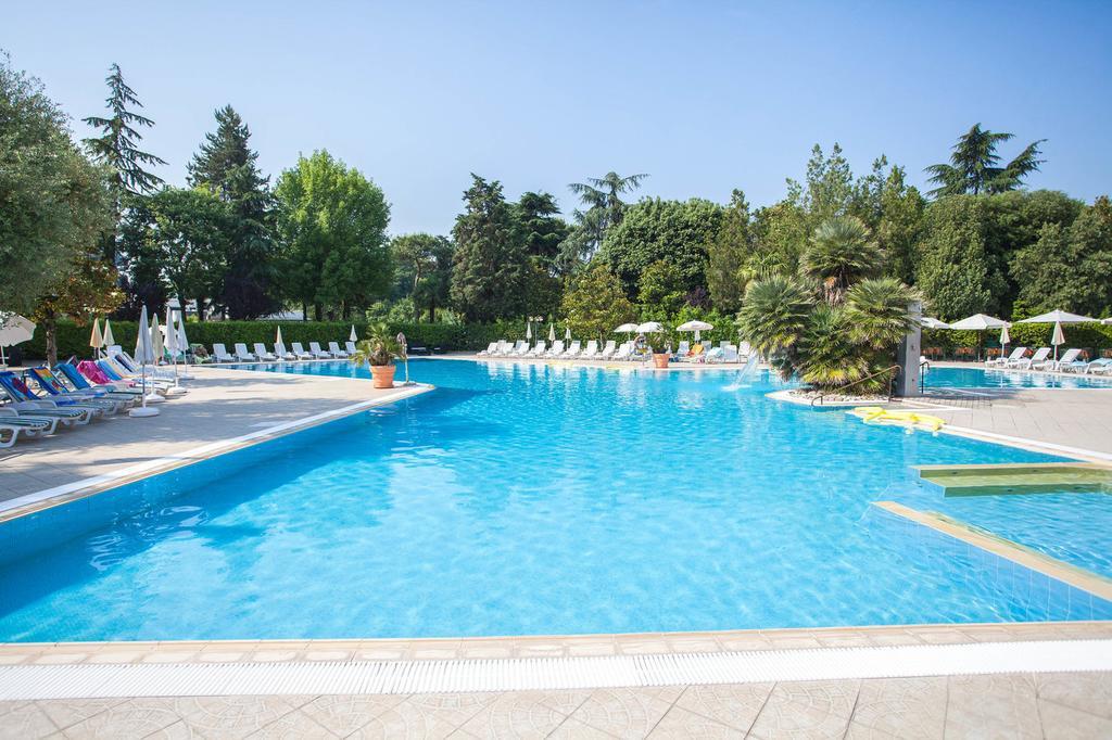 Hotel Internazionale Terme Абано Терме Екстериор снимка