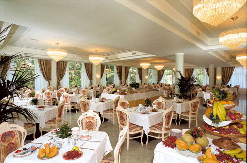 Hotel Internazionale Terme Абано Терме Екстериор снимка