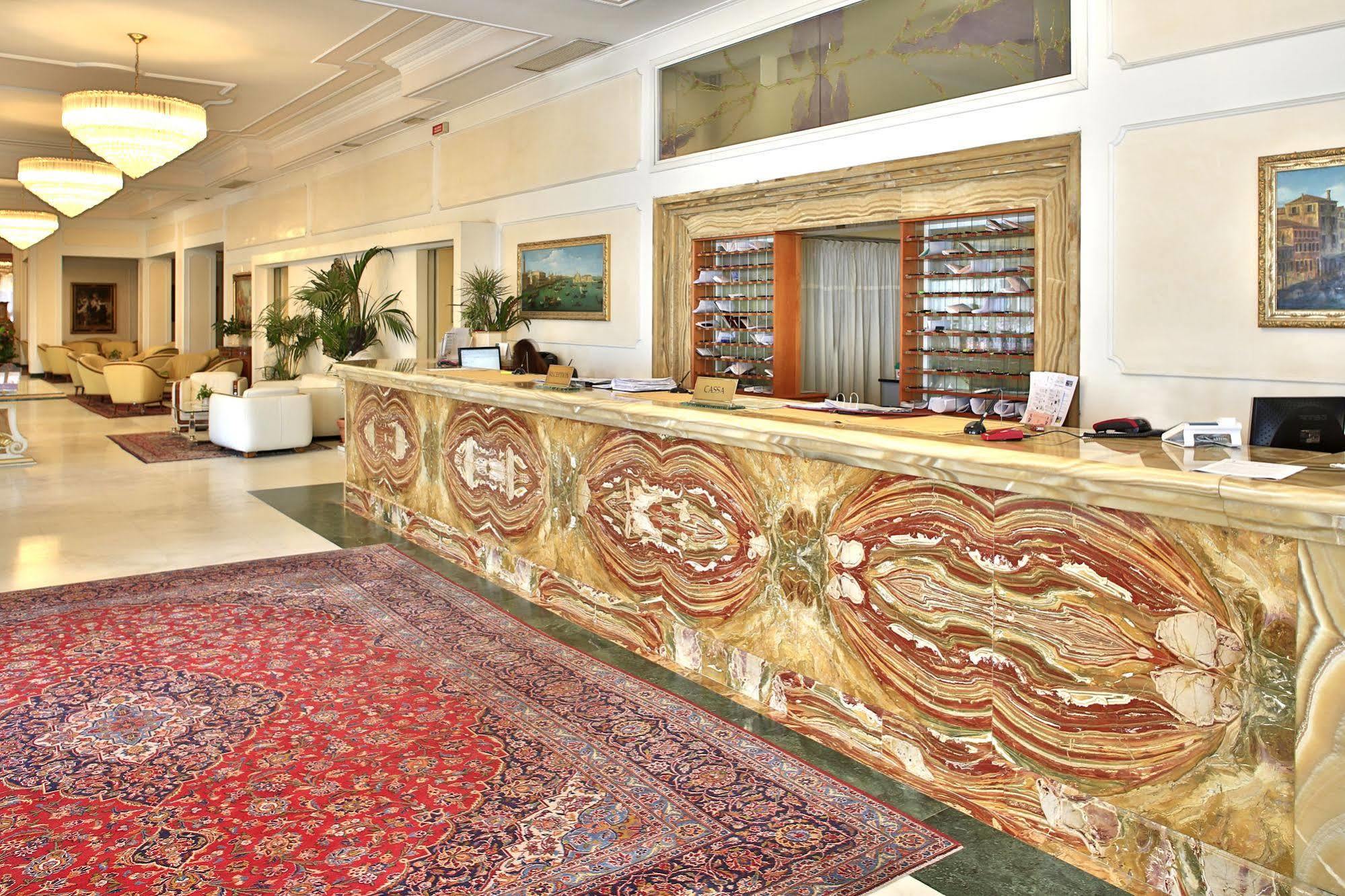 Hotel Internazionale Terme Абано Терме Екстериор снимка