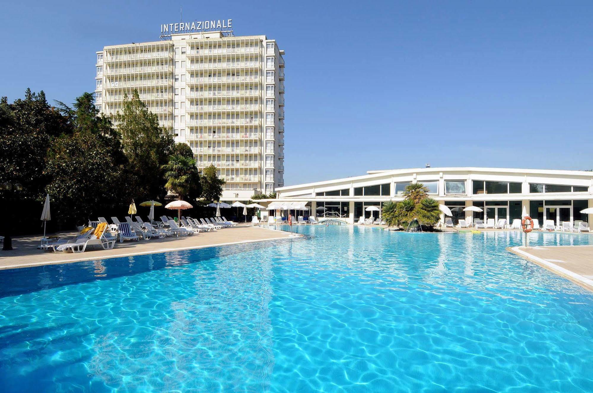 Hotel Internazionale Terme Абано Терме Екстериор снимка